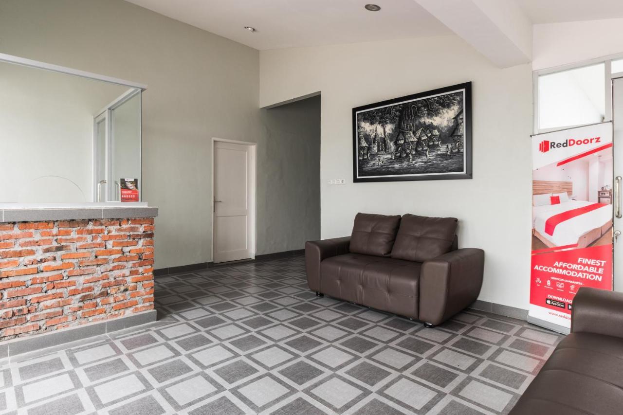 Reddoorz Plus Near Rs Usu Medan 2 Exteriör bild