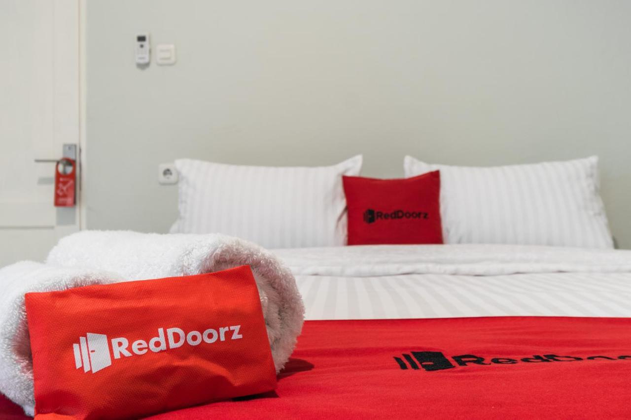 Reddoorz Plus Near Rs Usu Medan 2 Exteriör bild