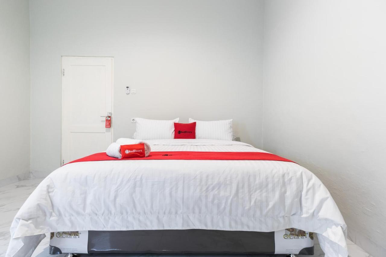 Reddoorz Plus Near Rs Usu Medan 2 Exteriör bild